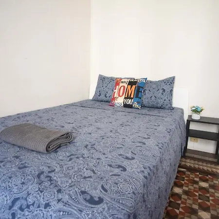 By Urquinaona Rooms Hostel *
